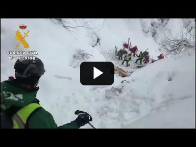Embedded thumbnail for Video: Avalanchas, nevadas y un trágico accidente de quitanieves en Asturias, al norte de España