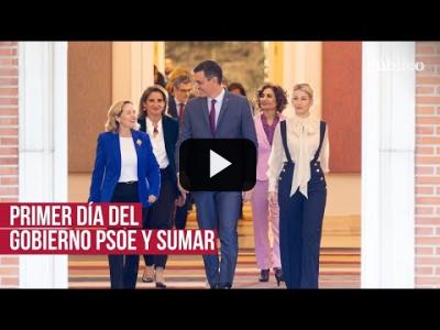 Embedded thumbnail for Video: Arranca el nuevo Gobierno: &amp;quot;No molesta que seamos 22 ministros, sino que Sánchez sea el presidente&amp;quot;