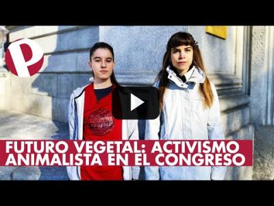 Embedded thumbnail for Video: Quiénes son Futuro Vegetal, el colectivo que se ha pegado al atril del Congreso